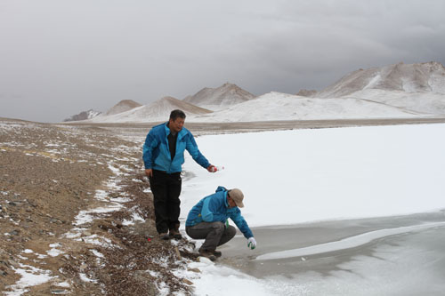 青海盐湖所国家科技基础性工作专项“中国盐湖资源变化调查”项目完成新疆盐湖野外调查取样工作